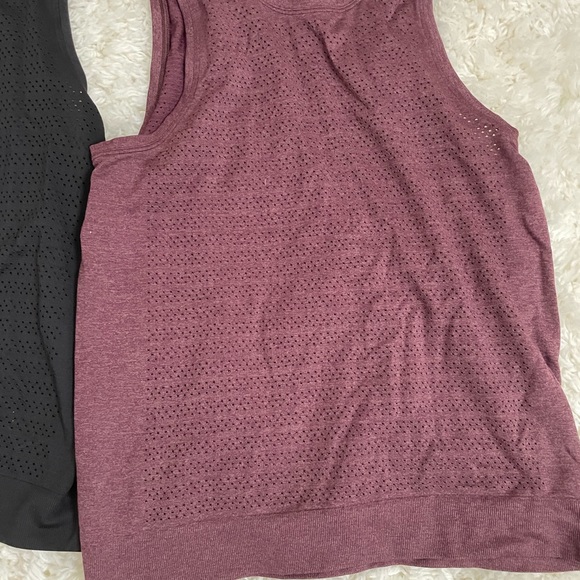 Lululemon Breeze by muscle tank II - size 6 excellent condition - Picture 5 of 5